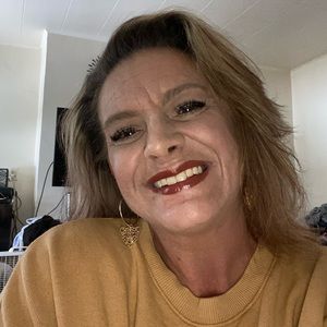 Meet your Posher, Dee